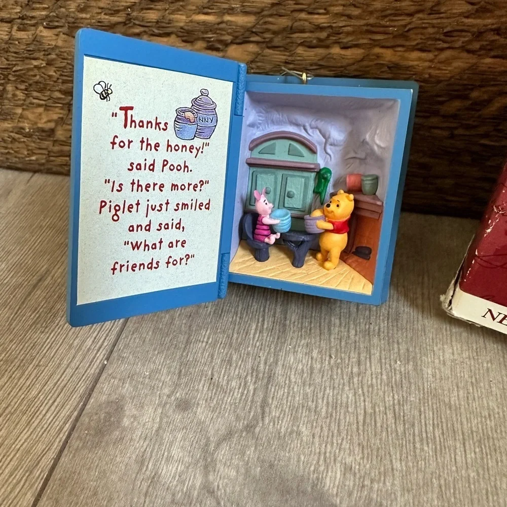 VTG Hallmark keepsake A Visit From Piglet winnie the pooh 1998 Ornament Disney